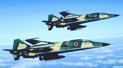 To Mitsubishi F-1 jagerbombere fra det japanske luftvben