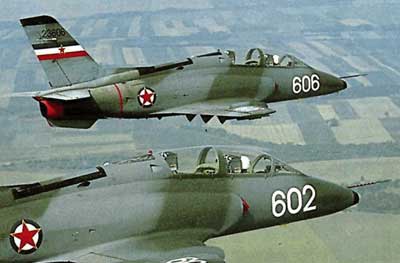 2 G-4 Super Galeb fly fra det jugoslaviske luftvben