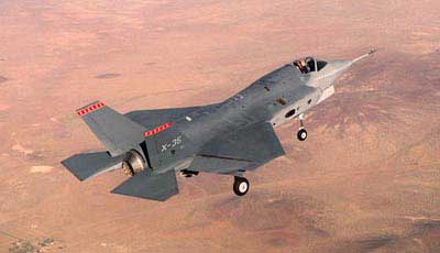 X-35A under sin frste flyvning 24. oktober 2000