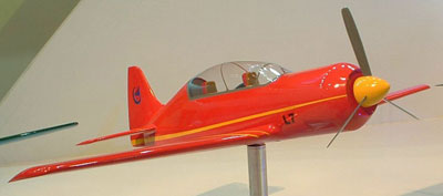 Model af det nye Hongdu L7 trningsfly